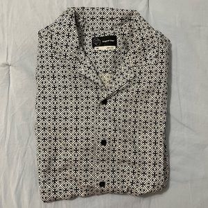 Sz Medium short sleeve button down